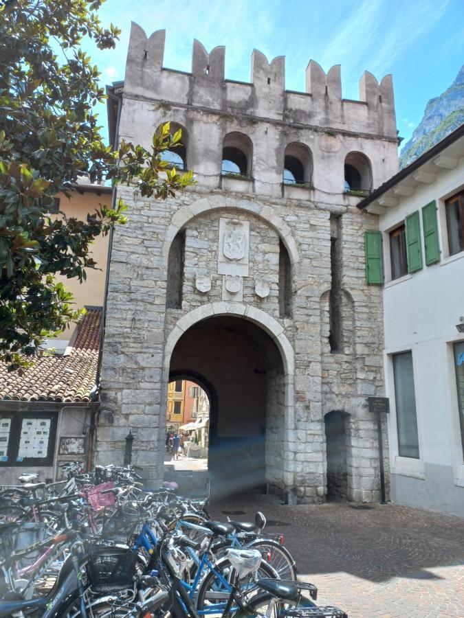 North Apartment, Steps From The Garda Apartment *