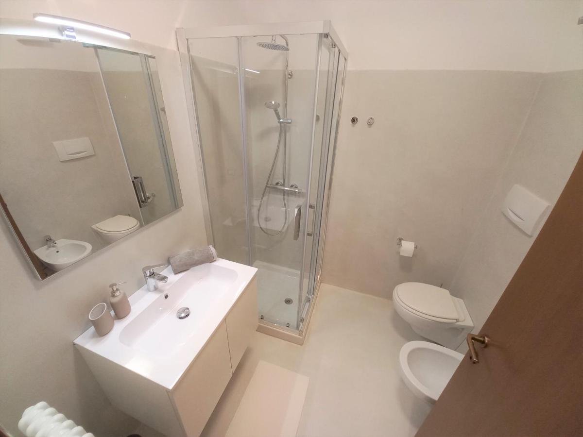 North Apartment, Steps From The Garda Apartment *
