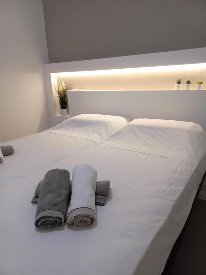 North Apartment, Steps From The Garda Apartment