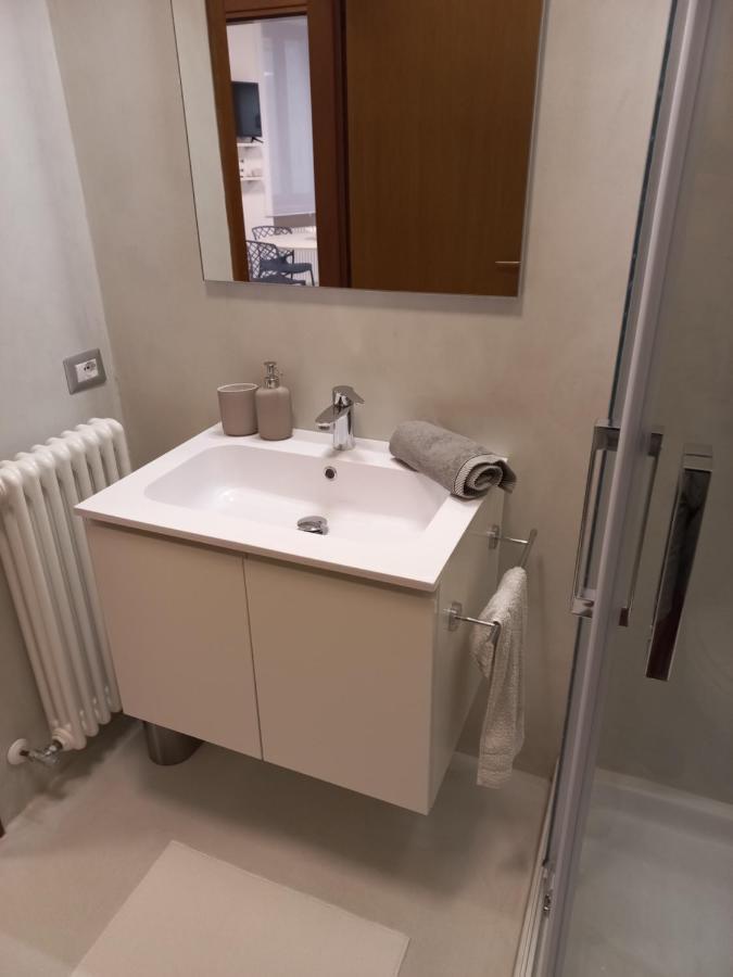 North Apartment, Steps From The Garda Apartment *